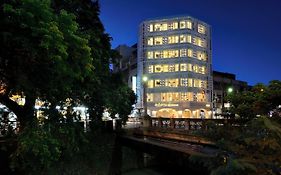 Shin Sei Bashi Hotel